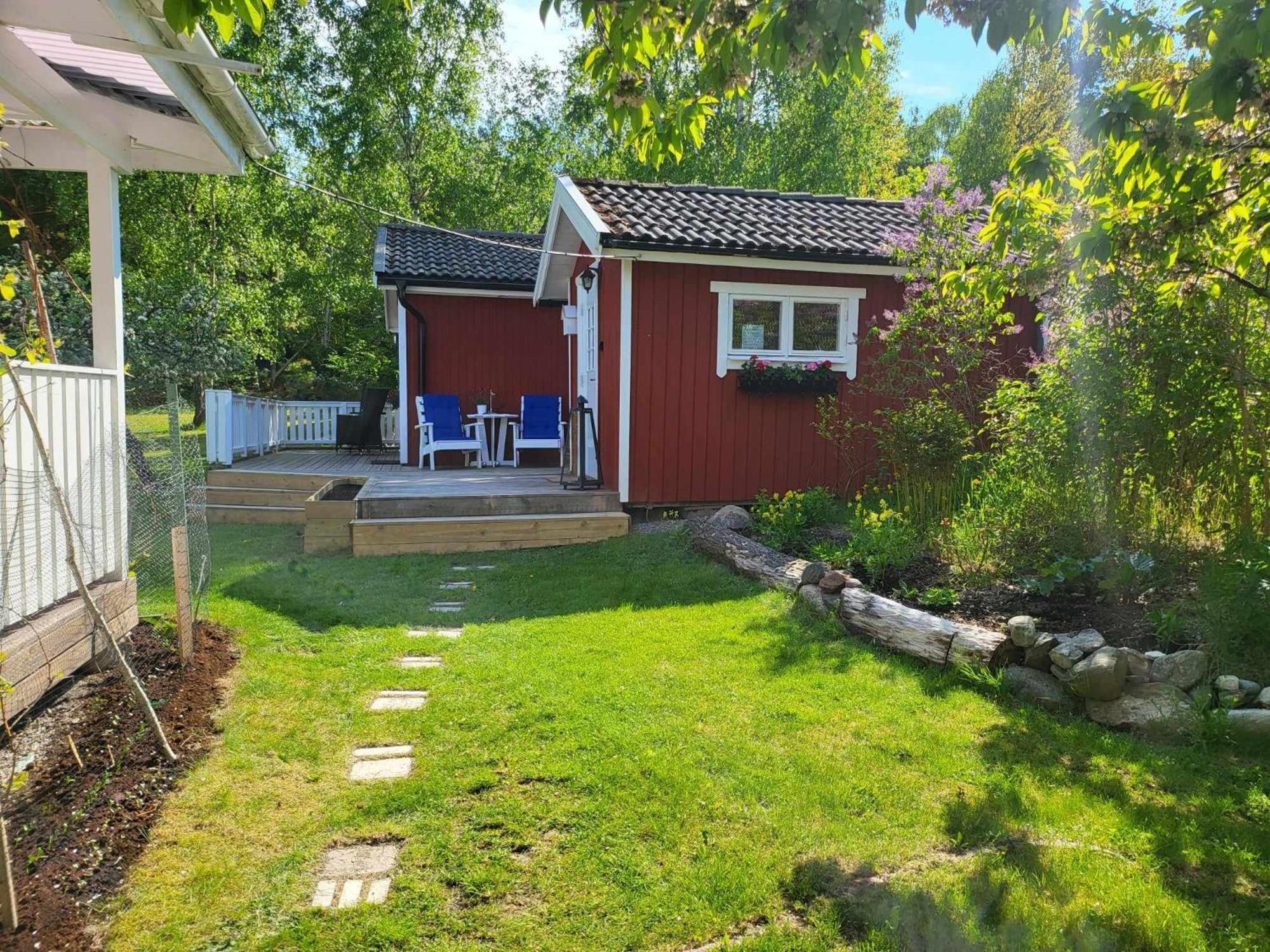 Вилла Minihus Med Stor Traedgardstomt Naera Golf Och Hav Труса Экстерьер фото